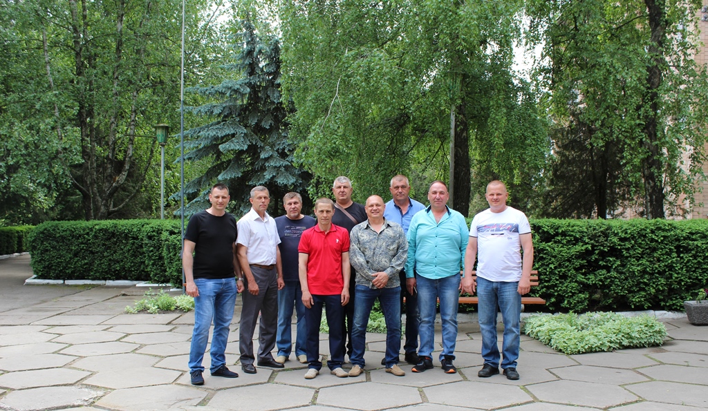 головна