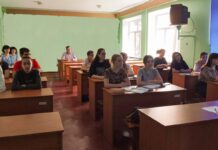НАВЧАЮЧИ ВИХОВУЄМО