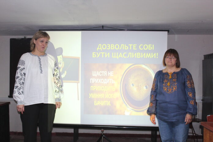 головна